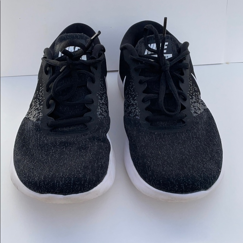 Nike Flex Contact size 9.5